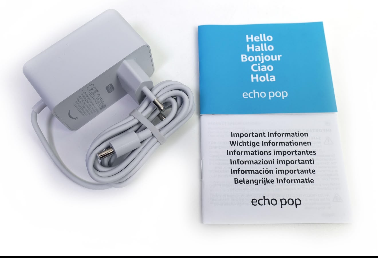 Cargador y manuales del Echo Pop