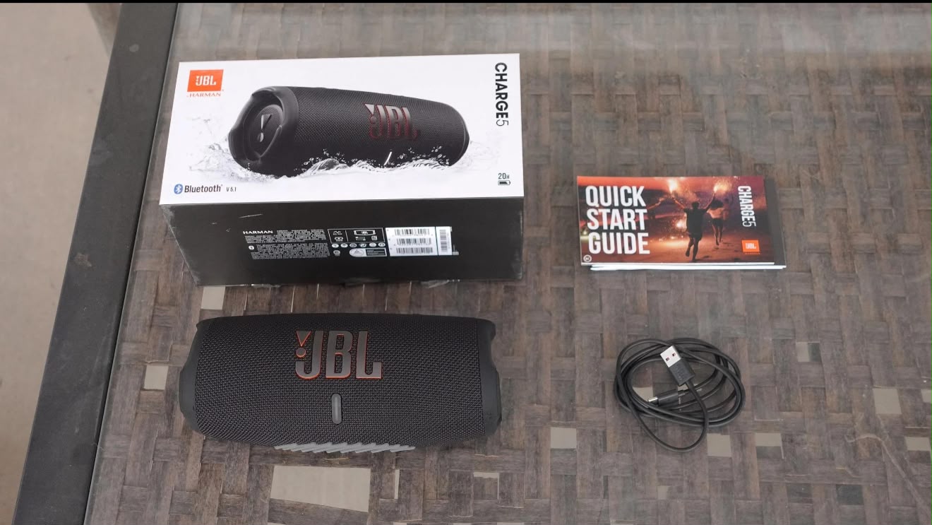 Contenido de la caja del JBL Charge 5