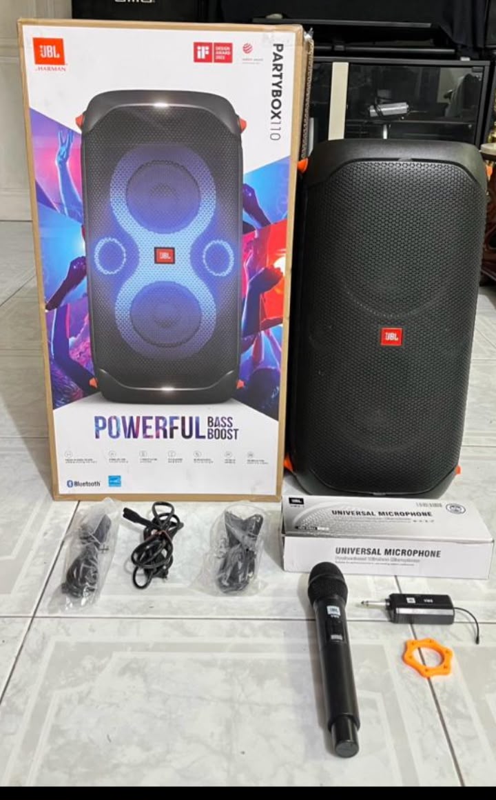 JBL PartyBox 110 con caja, cables y micrófono