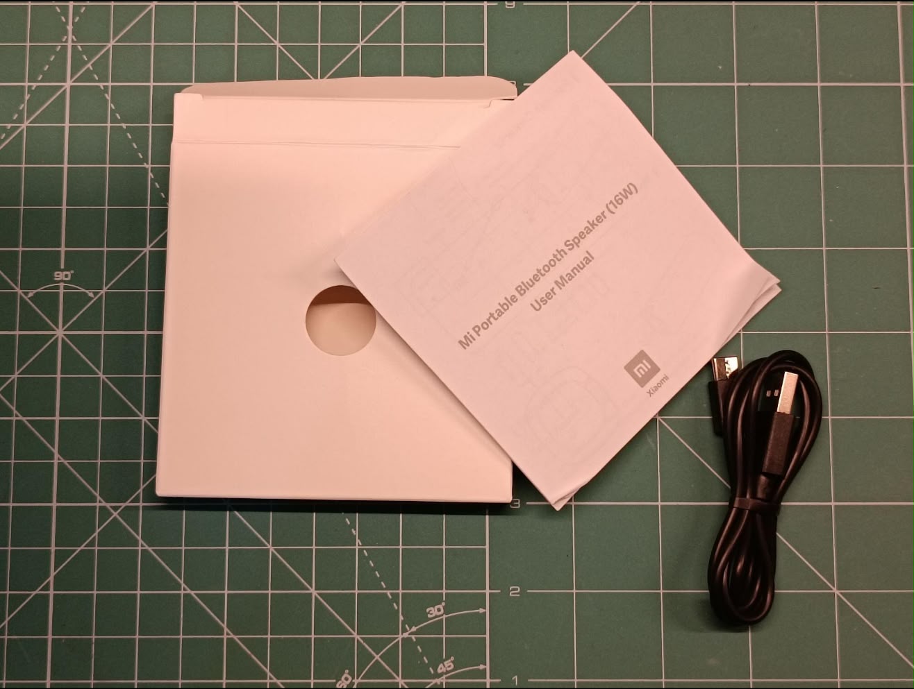 Manual y cable del Xiaomi Mi Portable Bluetooth Speaker de 16 W