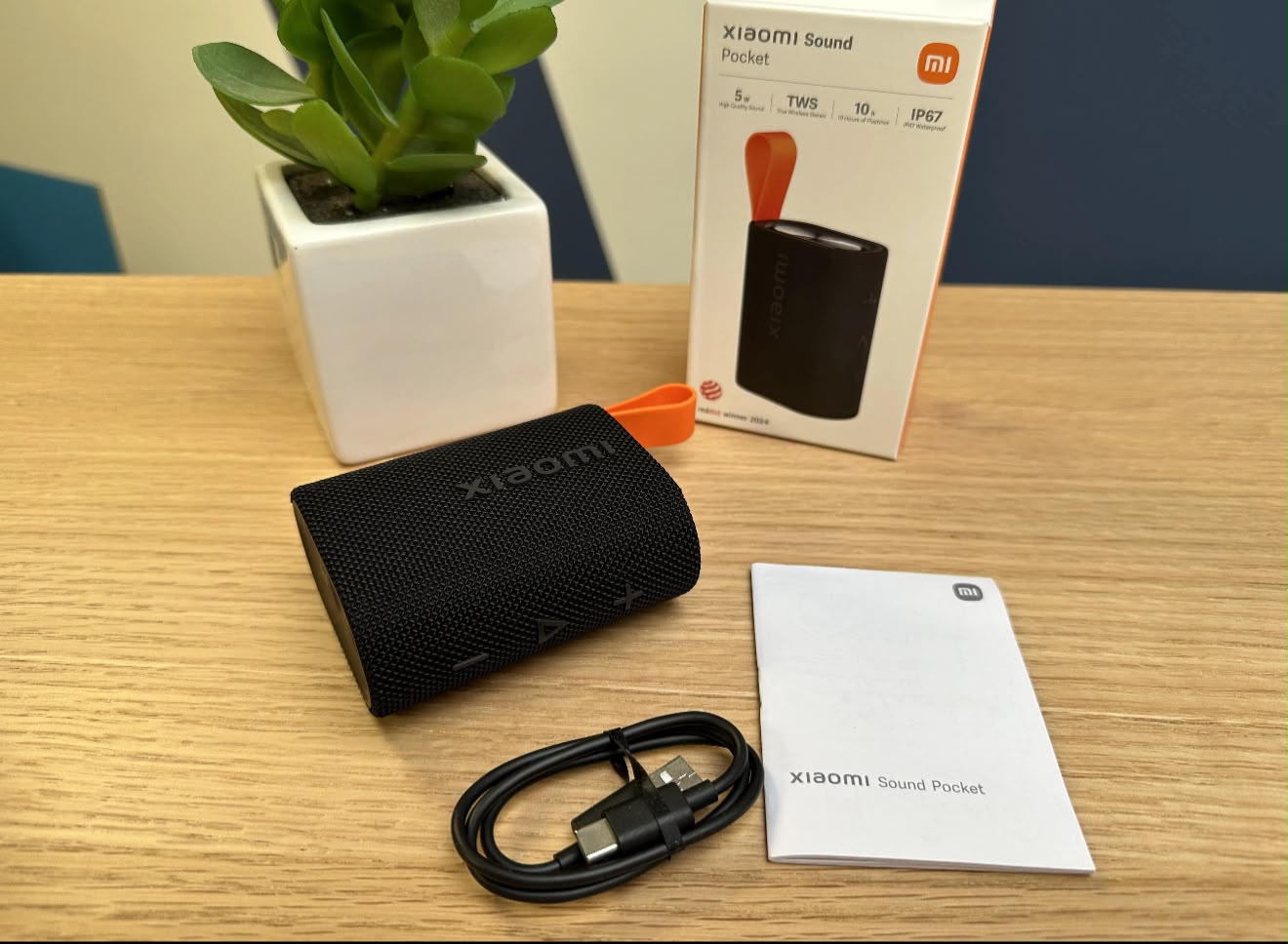 Xiaomi Sound Pocket con caja, cable y manual